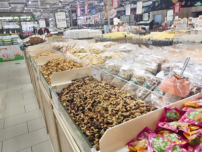 散裝食品裸售存在隱患，開放式管理需加強監管